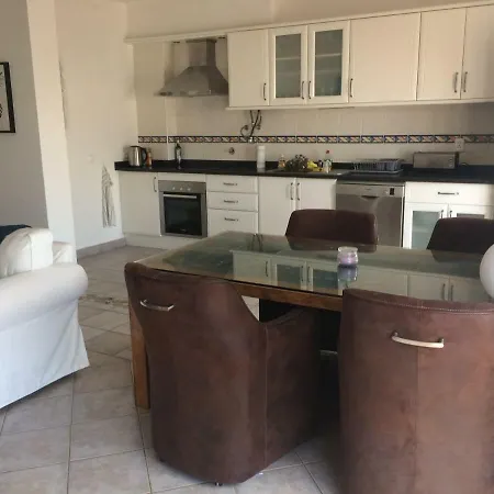 Appartement Near The Center - Two Bedroom With Balcony