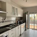 公寓 Near The Center - Two Bedroom With Balcony 塔维拉