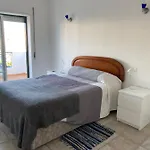 Near The Center - Two Bedroom With Balcony 公寓 *