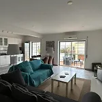 公寓 Near The Center - Two Bedroom With Balcony *
