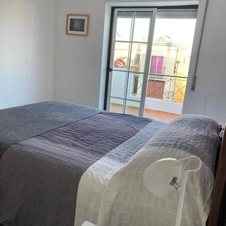 Near The Center - Two Bedroom With Balcony Apartament Tavira