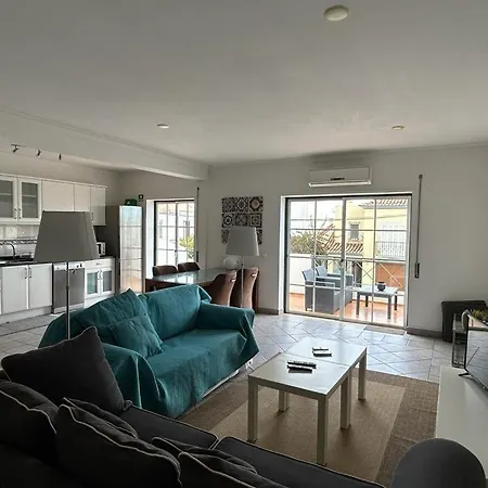 Appartement Near The Center - Two Bedroom With Balcony *