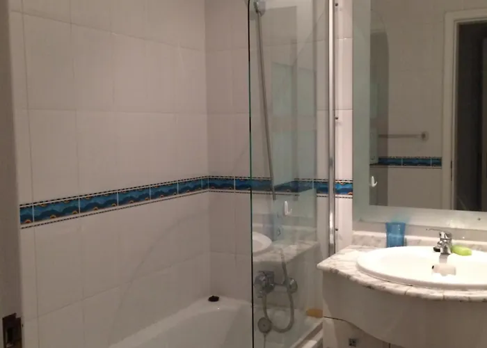 Near The Center - Two Bedroom With Balcony アパート *
